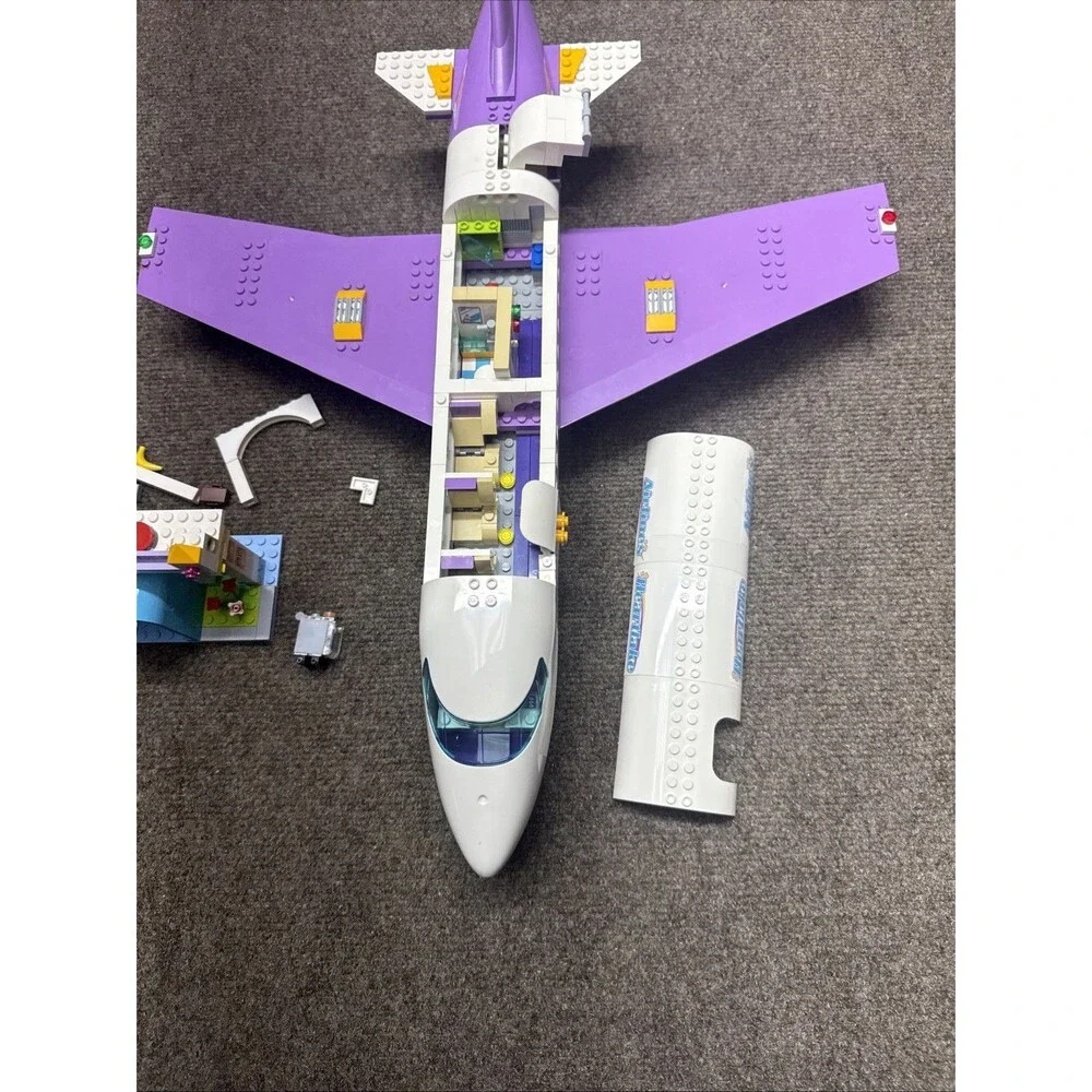 LEGO Friends Heartlake City Airport (41109)
